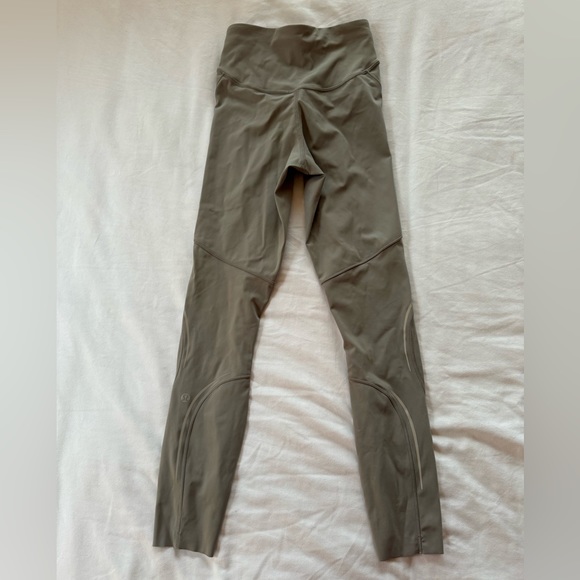 NWT Lululemon Base Pace HR Tight 25” - Picture 2 of 4